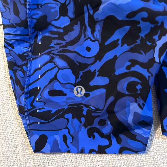 New LULULEMON Fast and Free 6" Short Flower Meld Galactic Cobalt Pockets Women 4 - Picture 8 of 16
